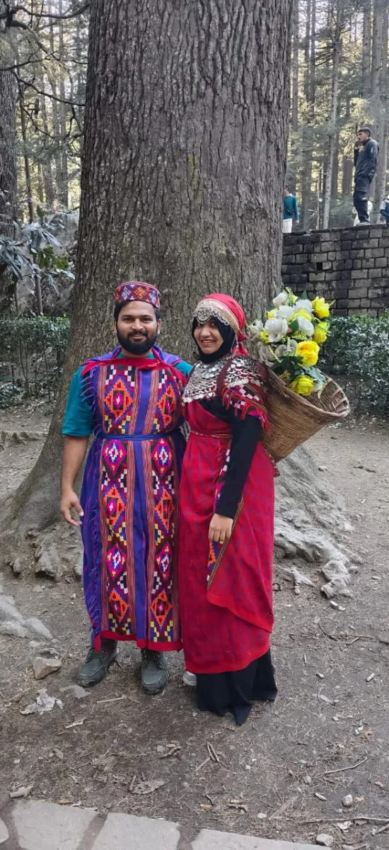 Couples embracing Himachali traditional attire at Manali